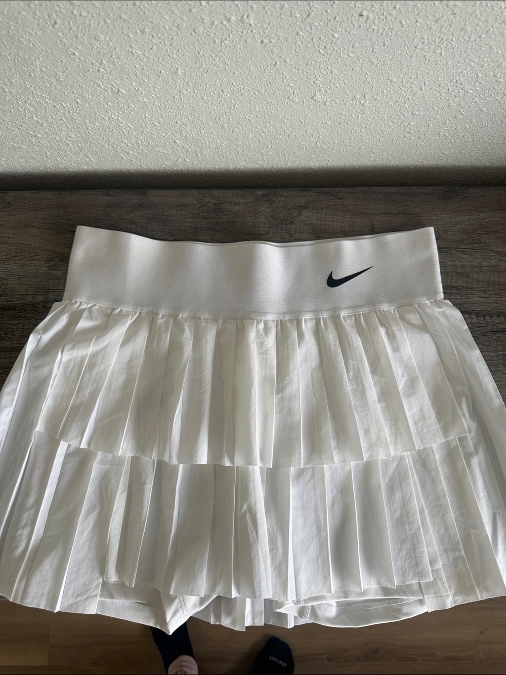 ✔️🤍Nike White Layered Pleated Tennis Skort with Black Swoosh 🤍✔️